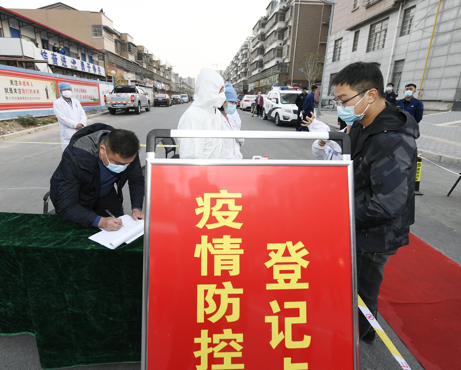 Community workers check information at Zhangyang residential community